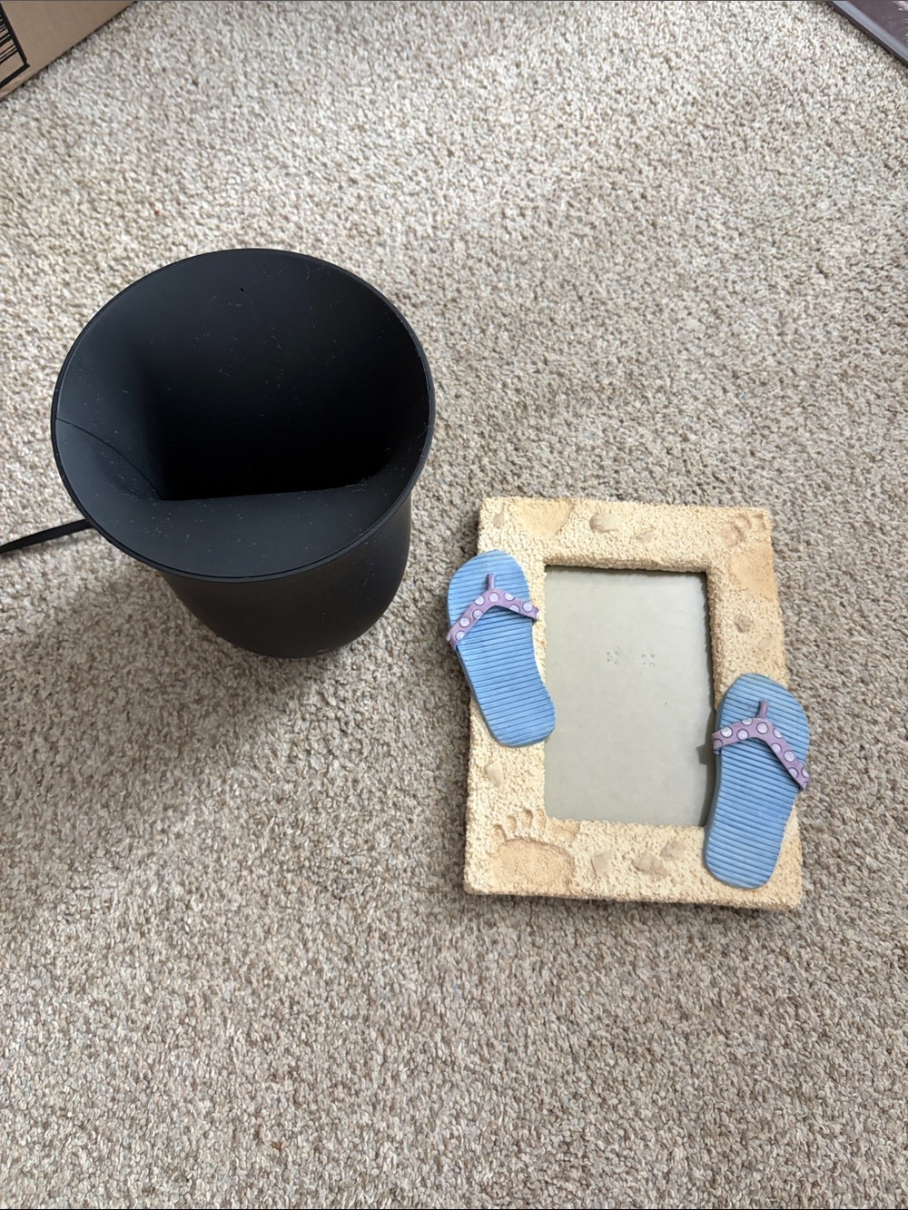 Beach Flip-Flop Decorative Photo Frame in Light Blue & Black Vase Phone Charger